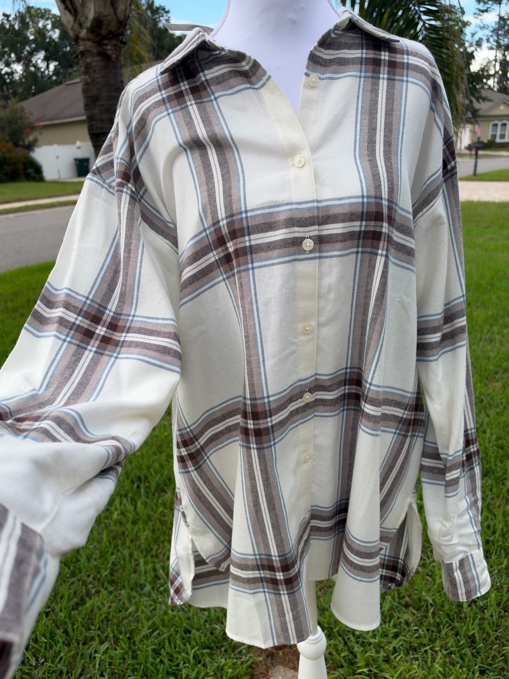NWT🌷LOFT Cream, Blue & Black Plaid Button-Down Shirt